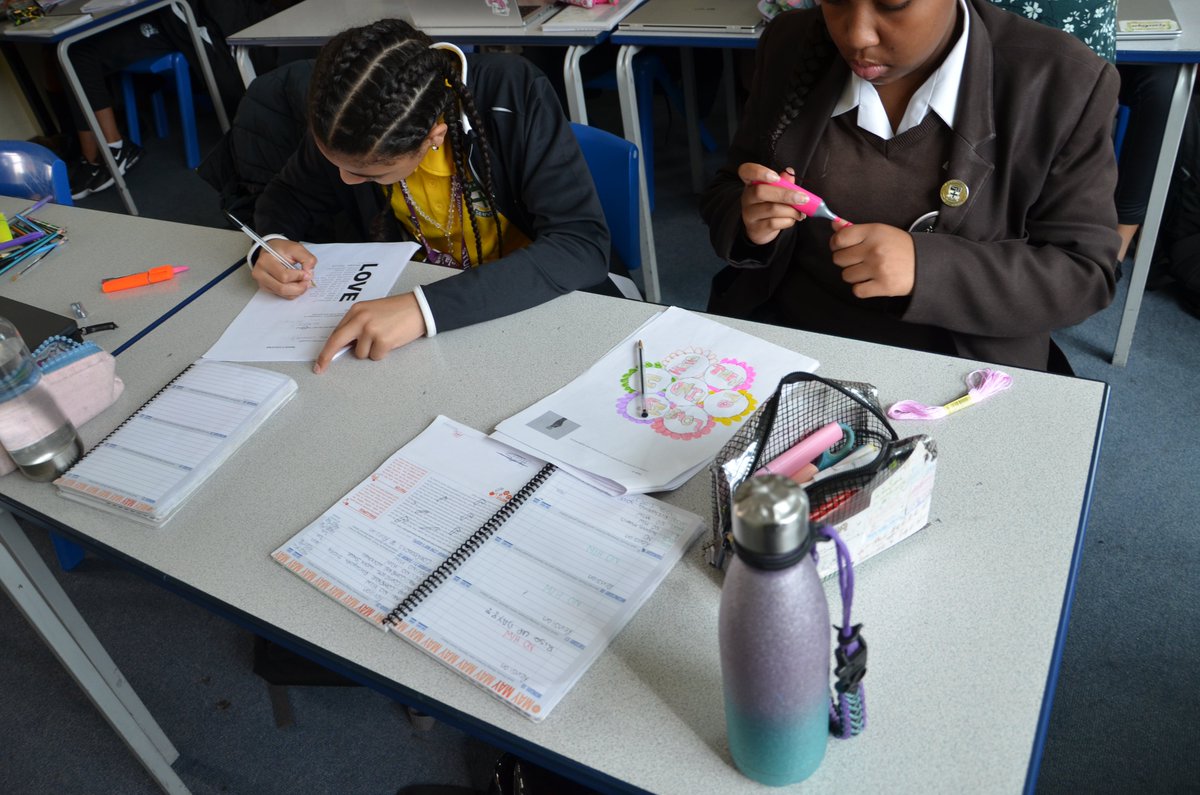 StAngelas_Sch's tweet photo. Year 8 retreat: Attitude of Grace. This morning year 8 enjoyed spending time in reflection, thinking and discussing Grace and Love. At the end made and exchanged friendship bracelets - showing love to each other.
#retreat #Catholicethos #Serviam #Grace #Love https://t.co/uB3Vtd88Bo