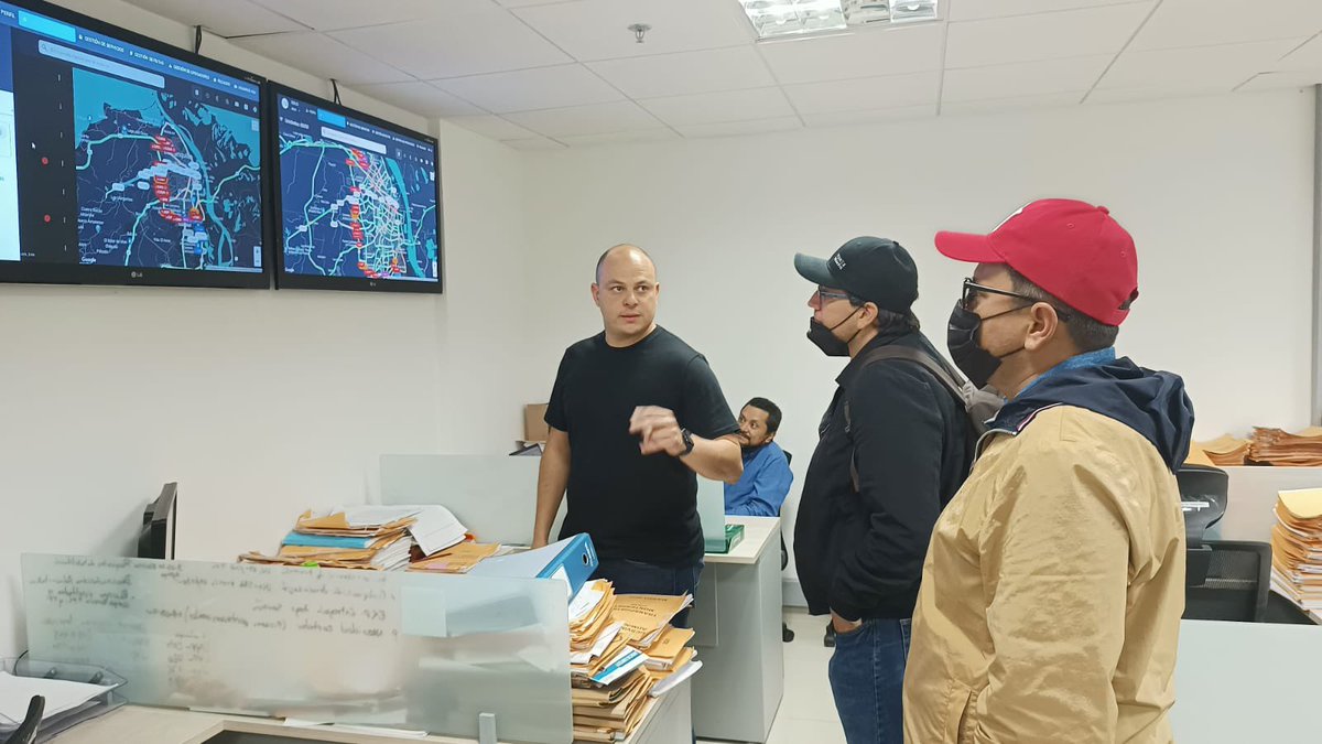 jaimepumarejo's tweet photo. Reportamos 80% de avance del SIBUS. Pronto estará instalado en todos los buses de Barranquilla. Cumplimos la promesa que hicimos en septiembre de 2021 para que llegue al sistema el confort, la renovación  y la seguridad que necesita. https://t.co/o1cL7Su27Z https://t.co/OXKyaXrXVH