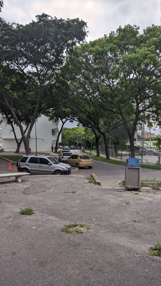 mutageno_ucv's tweet photo. Luego de más de 8 días de campaña, nuestra emblemática tela no está. 

Sin plancha contraria en nuestra escuela, Seguridad nos confirma que se la robaron unos estudiantes en horas de la noche del sábado 21.

¡Exigimos la devolución de nuestra tela! https://t.co/kELBc9CdvX