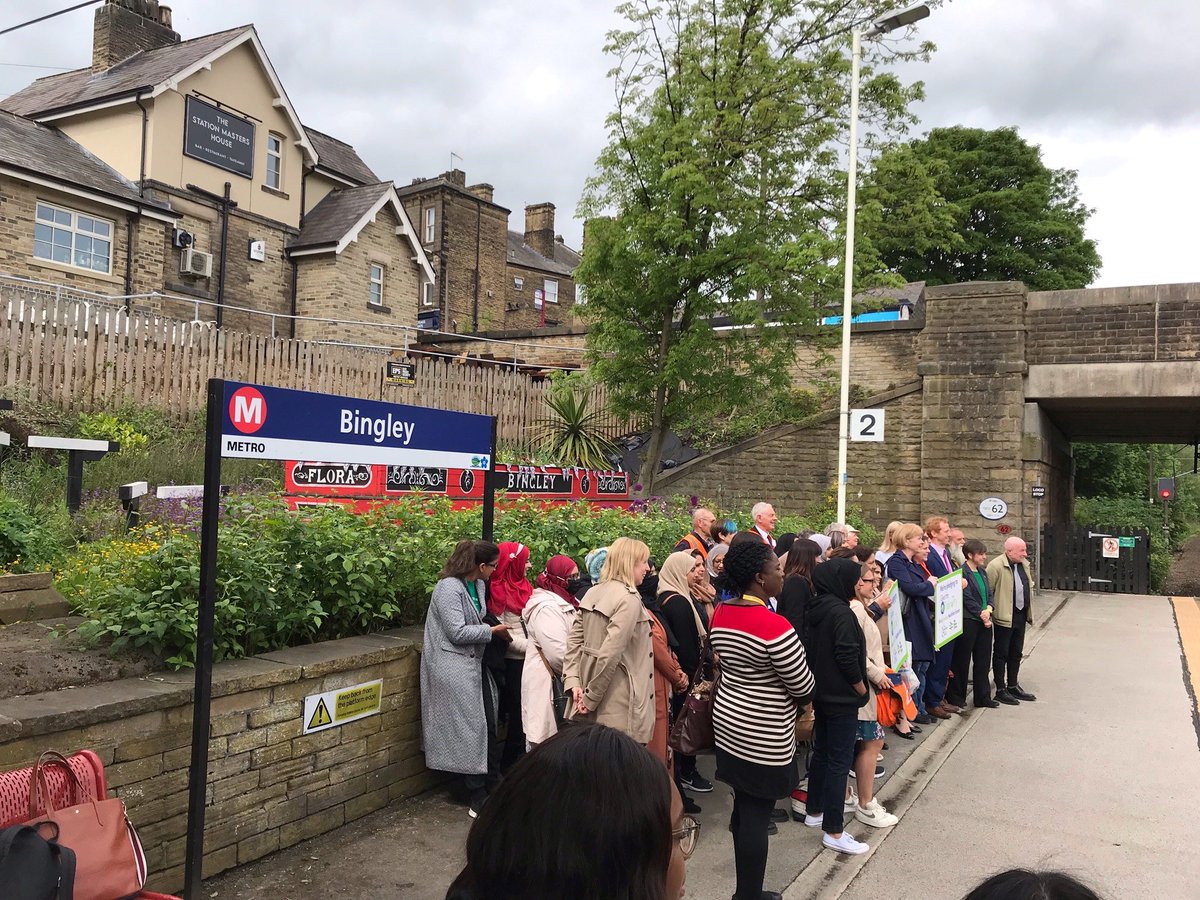 AliceGarlick's tweet photo. Happy #CommunityRailWeek everyone! To kick things off, earlier today we welcomed @morton_wendy to hear first hand about #communityrail initiatives in Bradford &amp; Bingley with @TheBenthamLine @_ActionStation @CanalRiverTrust https://t.co/u6kqmVfW9Z
