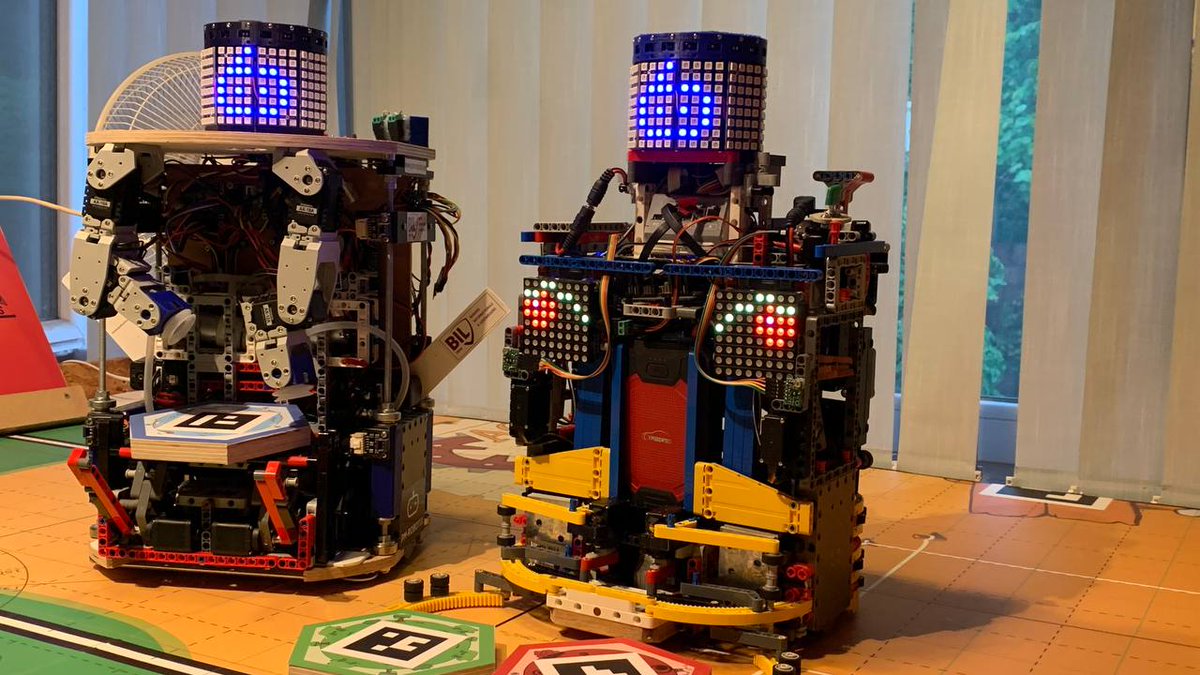 PM_ROBOTIX's tweet image. ⚡Ils sont prêts électroniquement, ils sont prêts mécaniquement, la prog est en cours!  On est prêt à en découdre et aux nuits blanches pour la #cdr2022 🤖😝🥳