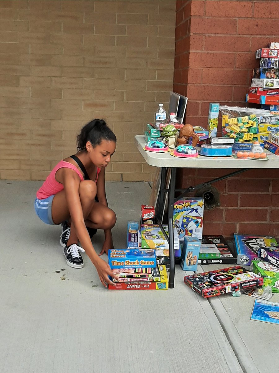 BMSBetaClubR2's tweet photo. Even at the end of the school year, our @BMSatRSD2 #betas are hard at work! Whether they're making card for our troops, collecting and donating hundreds of books, spending time at the Animal Shelter, or helping our at our yard sale, these students are making us proud! #service https://t.co/hCxkVT3gcd