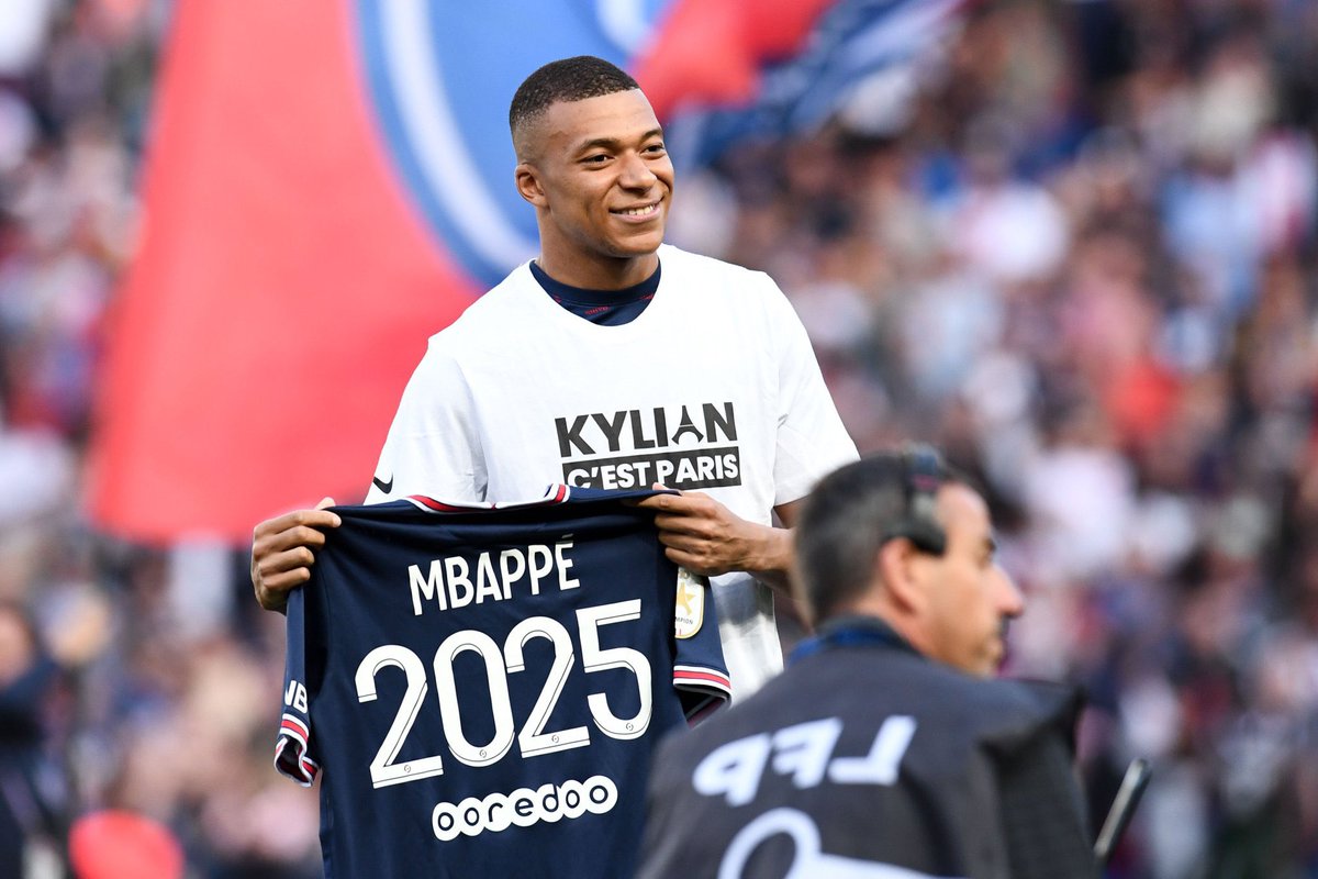 KMbappeRM's tweet photo. Kylian Mbappé: "I made my final decision last week. We finished the outline of the contract and the players learned it in the dressing room. The club wanted it to be a surprise." https://t.co/kpSNYZsR5g