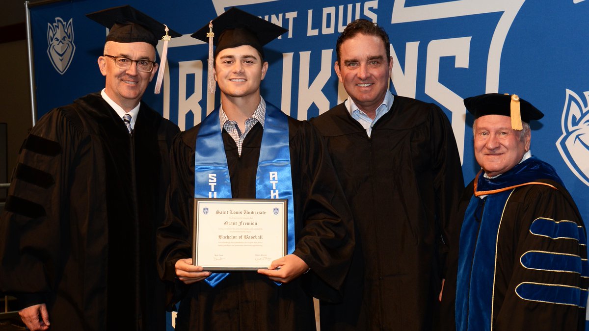 SLUBaseball's tweet photo. 🎓 𝘽𝙞𝙡𝙡𝙞𝙠𝙚𝙣 𝙂𝙧𝙖𝙙𝙪𝙖𝙩𝙚𝙨

🔵 @FremionG  
⚪️ @ryanpatel31 
🔵 @sampolk_ 
⚪️ @ReddingCam7 https://t.co/ts9WGFtM24