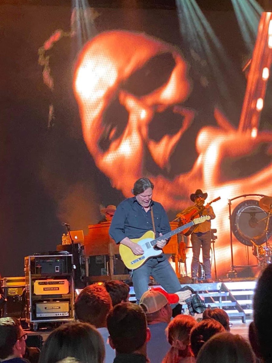 Cody_Gleason's tweet image. Check out Jeff King rocking one of my aged Telecaster necks on stage with @BrooksAndDunn during their REBOOT Tour 2022! More exciting news coming soon! 
#agedguitar #brooksanddunn #relicguitar #customguitar #telecaster #Reboot2022