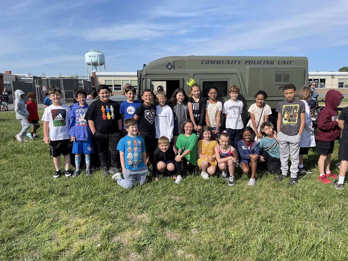 mrswoodsbcs's tweet photo. Thank you so much to the Berlin PD for taking time out of their week to visit us every day for Police Week! 🚓🚑🚒🚨👮🏻‍♂️👮👮🏼‍♀️👮🏽 https://t.co/TOfLQU8NDk
