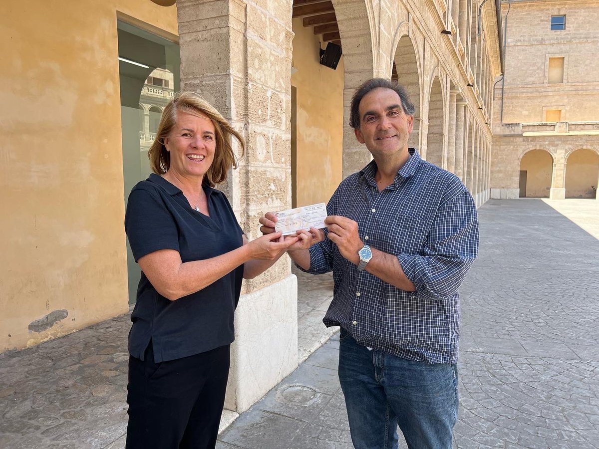 PIMECOmll's tweet photo. #PetitsCellers- #WinesofMallorca lliura els 2.200 euros de beneficis de la #NitdelVi a la Fundació Hope #Mallorca.
👉🏻Els doblers es destinaran a comprar aliments per a famílies necessitades
@ConselldeMca @PEiDL_mallorca https://t.co/iyVuvIX0il