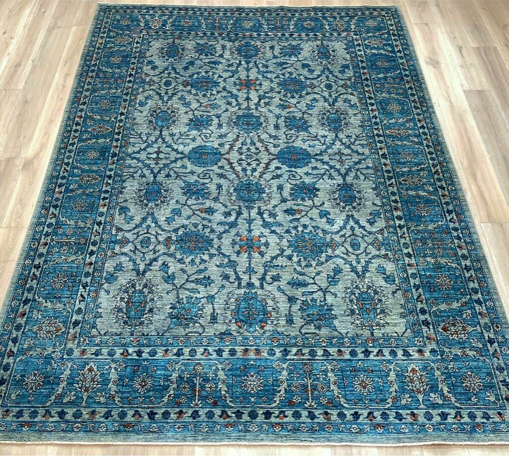 Making Monday Blues better  with our Staff Pick of the week! A stunning blue Sultanabad Rug with terracota details (swipe for more).

This beautiful and particular piece measures 3.27m x 2.49m (10' 9" x 8' 2") and it’s available on our website and at our newest @sofasandstuf…