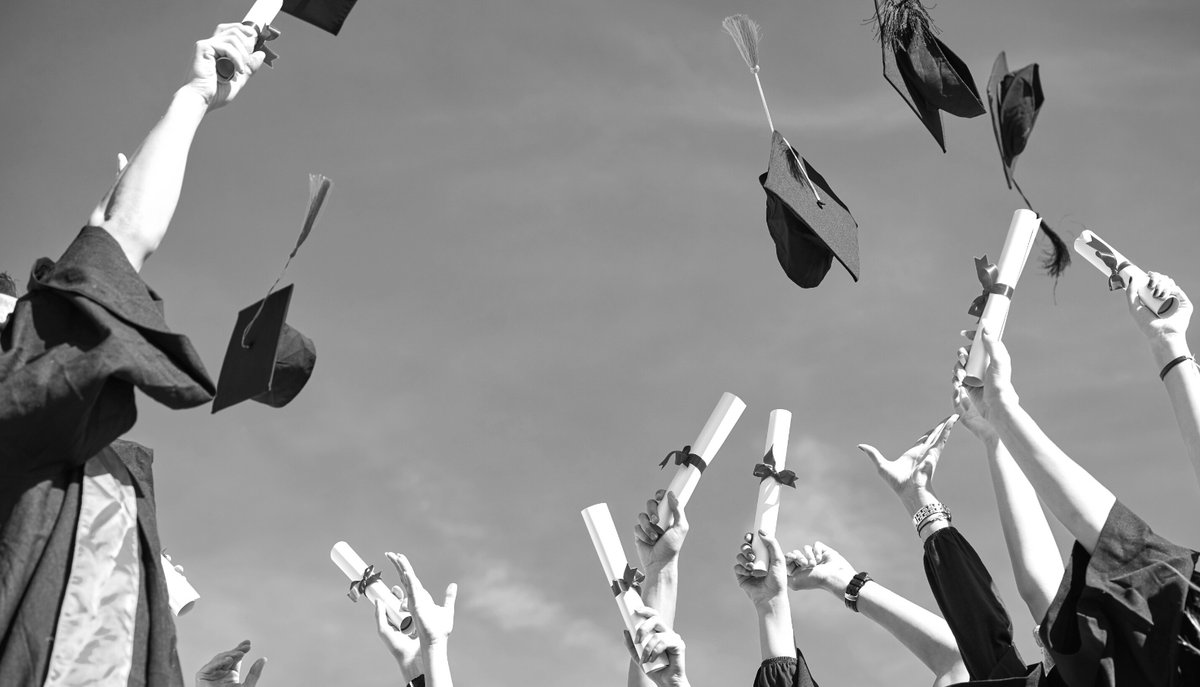 GwinnettSchools's tweet photo. If one of your favorite seniors is graduating from a GCPS school, but you don’t have a ticket, make plans to watch a live stream of the ceremony! 

Find the graduation schedule here: https://t.co/sOi8TxGH2I 

Links for live streams of graduations are here: https://t.co/GjQq3q4P7p https://t.co/CgFaUlBjqu
