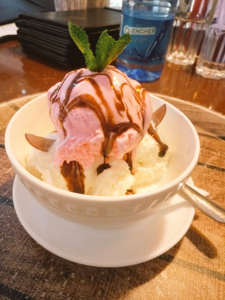 RoyalSpoonKE's tweet photo. An ice-cream scoop may be all you need to cool off the day 🍨

#IamRoyal https://t.co/ur02vGeAuN