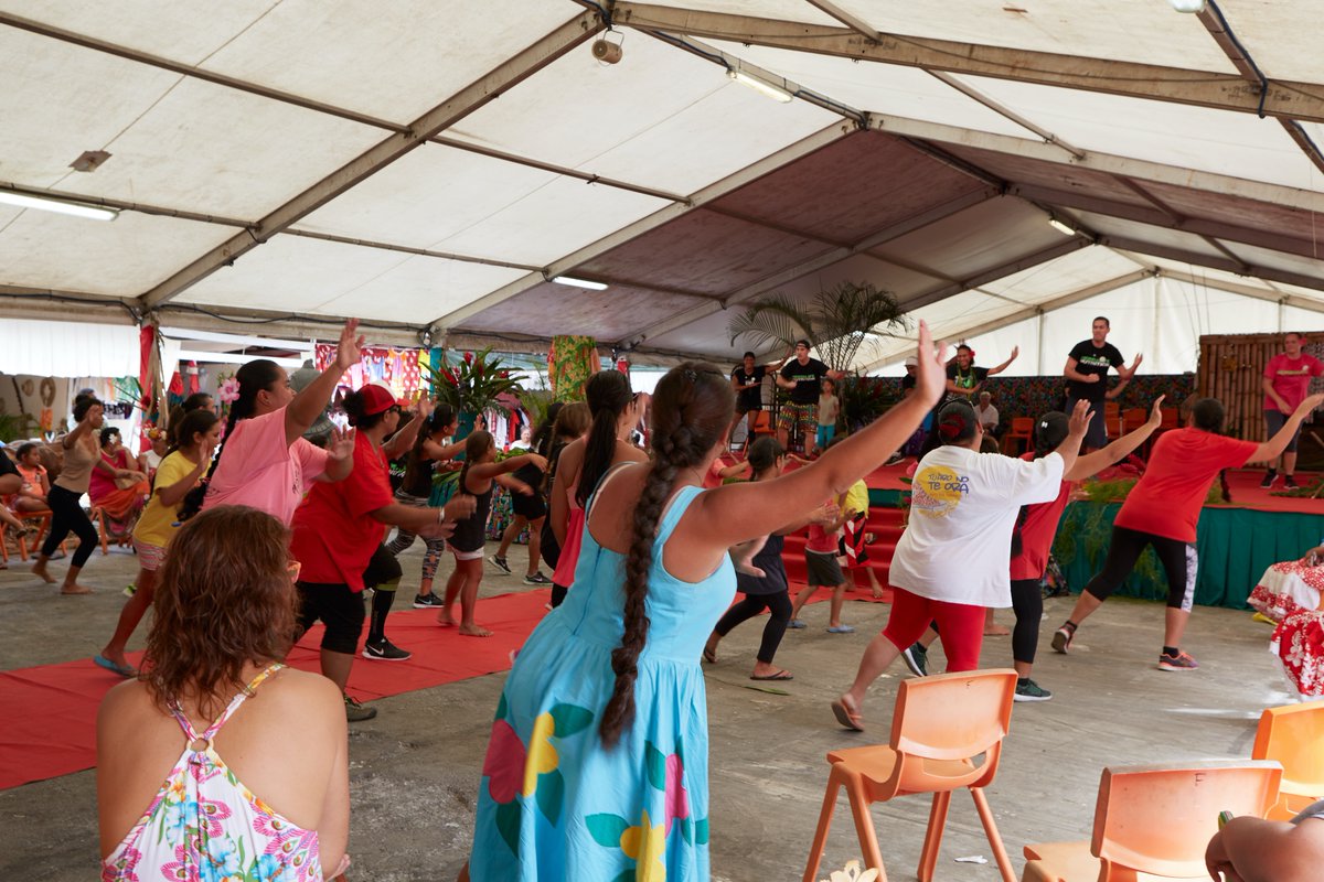 mitsuo_matsui's tweet photo. #タヒチアンダンスは、アマ・プロ問わずみんなで楽しむ。盆踊りみたいなもの。Everybody enjoys #Tahitian dance, amateurs and professionals.
#NHKeテレ #沼にはまって #DJ松永 #サーヤ #加賀楓 #フラ #ハワイ #ori #dannce #Tahiti #community
Photobook https://t.co/jOzkdDETtV https://t.co/1ZkKu3vUCb