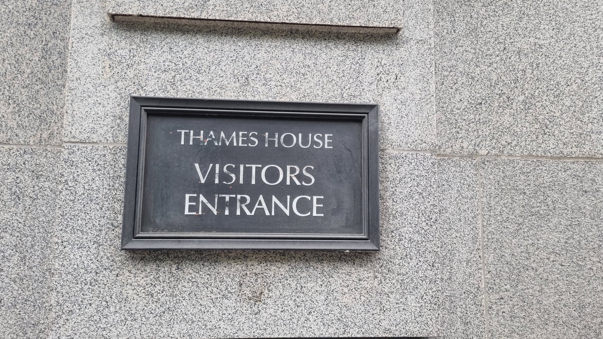 Xandra732's tweet photo. Went back to my room after this visit. 😔🫂#torchwood #thameshouse https://t.co/Ze2rfmEdk2
