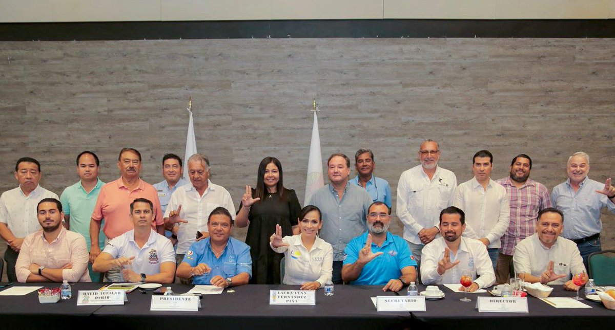 Qué gusto poder compartir con <a href="/NauticosQRoo/">Asociados Nauticos Quintana Roo</a> las propuestas para #MejorarEnSerio en el próximo gobierno. Seré una aliada de las y los empresarios, tienen mi compromiso de que vamos a impulsar el turismo de #QuintanaRoo, cuidaremos las inversiones y las fuentes de trabajo.🤝