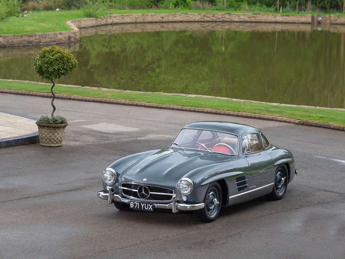 TomHartleyjnr's tweet photo. A 300 SL Gullwing or Roadster? Itβs a tough choice and I think if someone can afford it, they should have both!
#TimelessDesign #GermanEngineering #BothPlease #GarageGoals https://t.co/OVyRjlYpyS