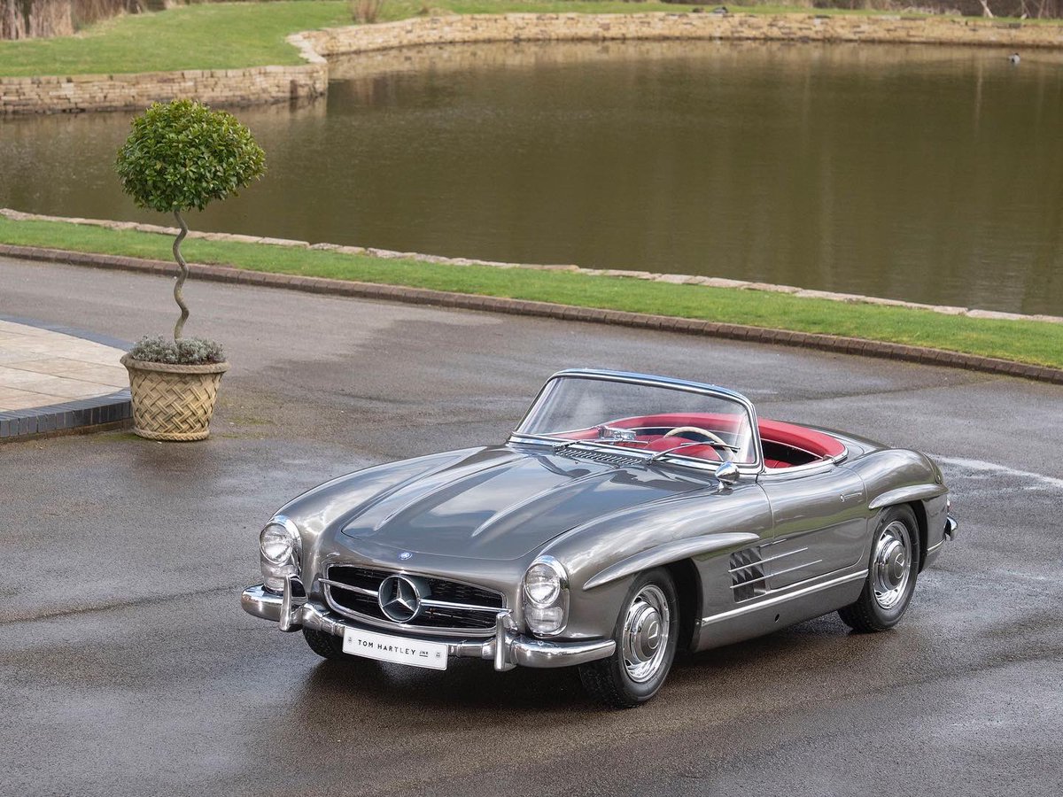 TomHartleyjnr's tweet photo. A 300 SL Gullwing or Roadster? Itβs a tough choice and I think if someone can afford it, they should have both!
#TimelessDesign #GermanEngineering #BothPlease #GarageGoals https://t.co/OVyRjlYpyS