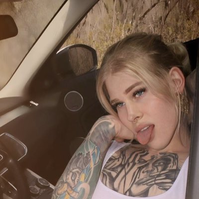 Skadi Karlsen’s pics and videos