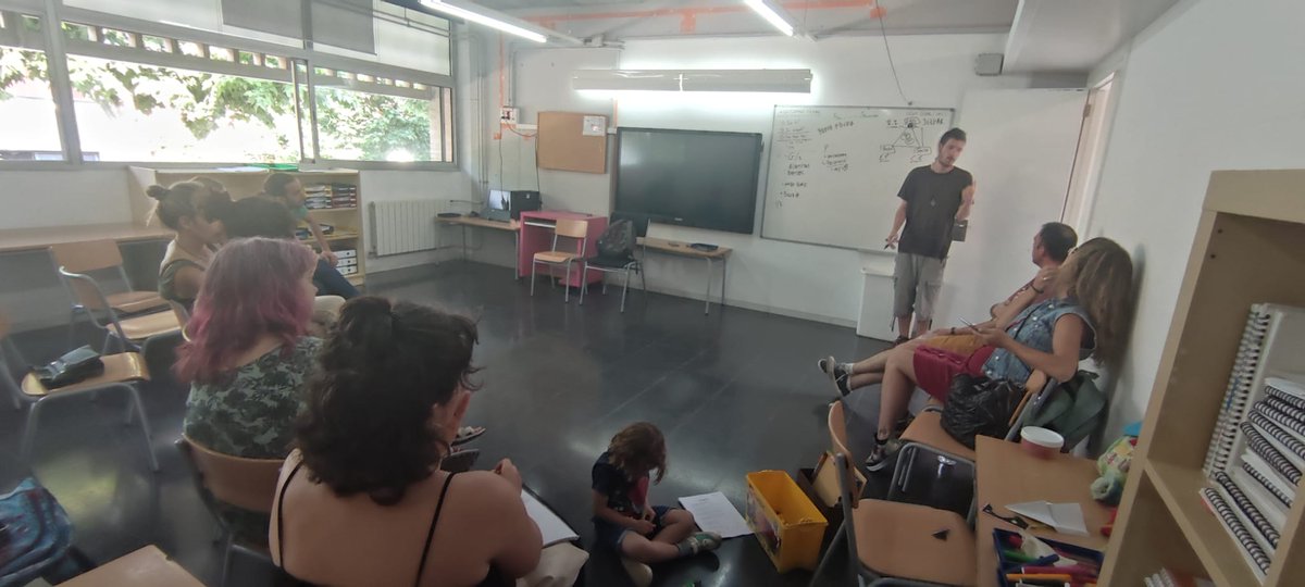 Volem agrair al Xavi de l'<a href="/EquipSEER/">Educació Emocional</a> la formació que hem rebut avui sobre prevenció del bullying. Moltes gràcies també a totes les famílies que hi heu assistit. Continuarem formant-nos! 💪🏻