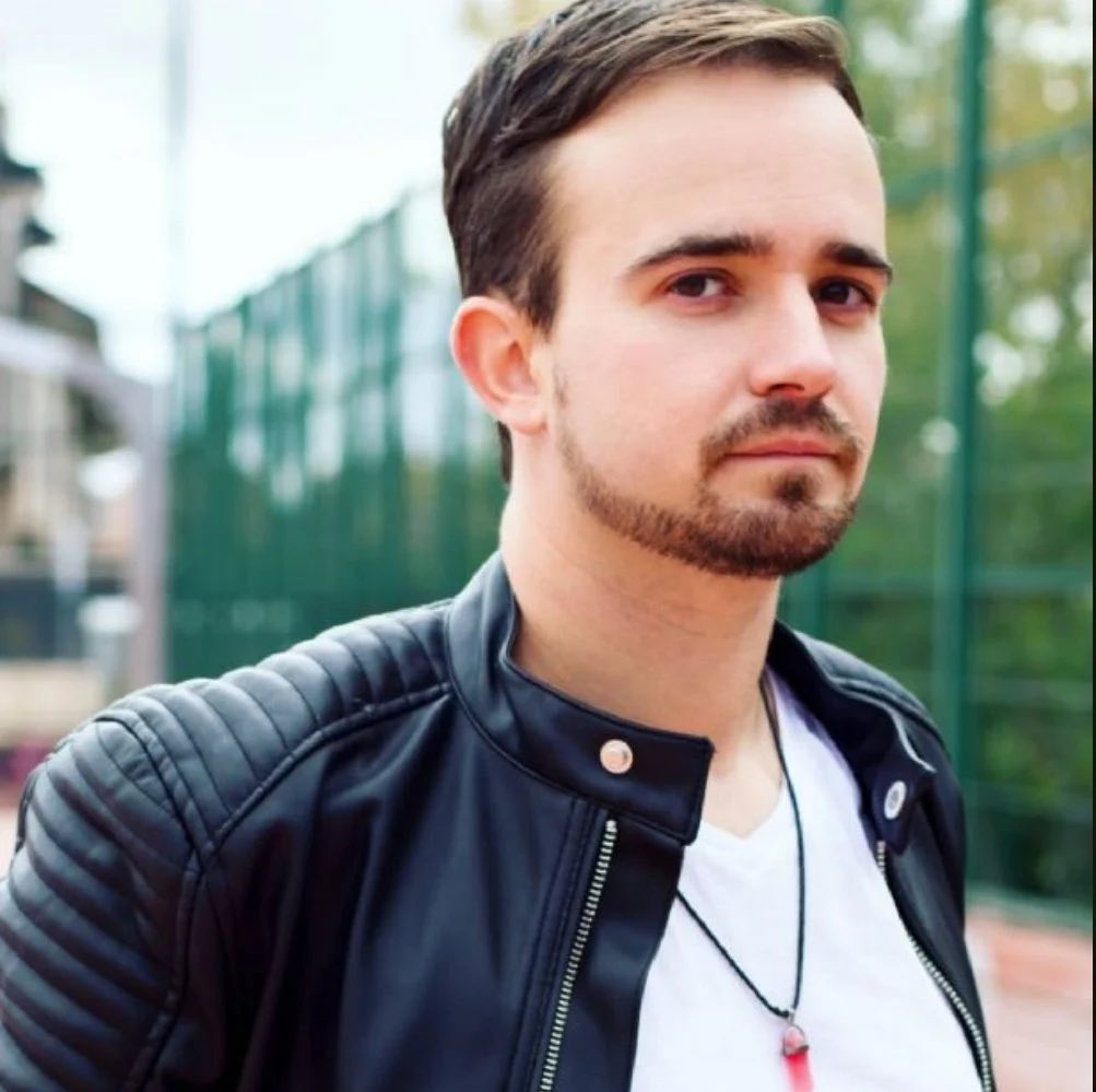 PreviouslySerie's tweet image. #ElInternado

⚠️ATENCIÓN⚠️

@DaniRetu DESMIENTE las fakes news que afirmaban que dejaba la interpretación por el acoso sufrido estos años con el personaje de Roque:

“Haciendo noticias falsas se consigue que quien cuenta contigo para darte trabajo, crea que te has retirado”.