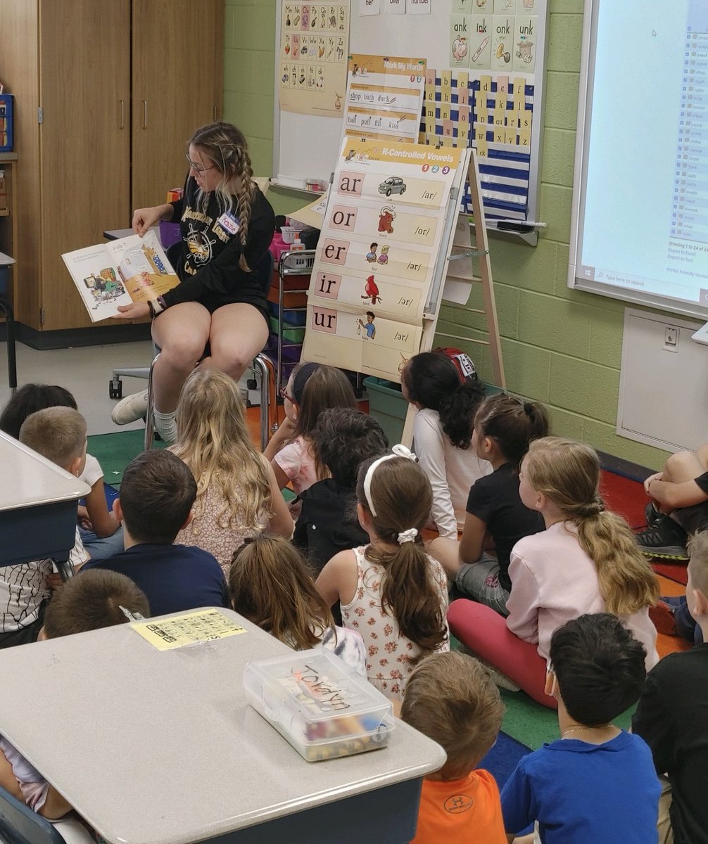 NhsCaptains's tweet photo. After what seems like forever, the @NhsCaptains finally got to do one of our favorite community activities today. We Love Reading to Elementary Students!!!! #SoarTogether #WeAreNortheast @NHSreads @HighPtESAACPS https://t.co/0YVYHh8yKf