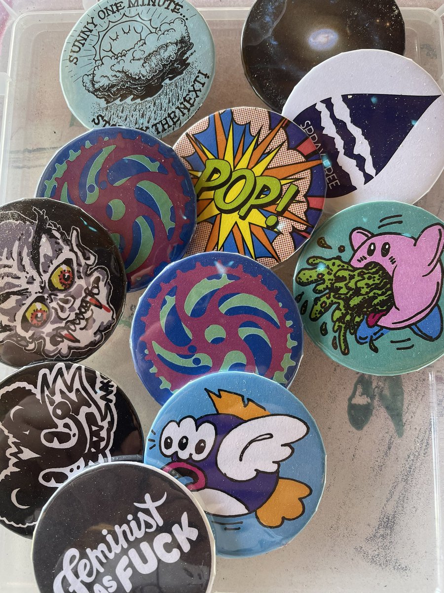 maximilianism's tweet photo. Makin some buttons! #maxart https://t.co/VmC2GsP57a
