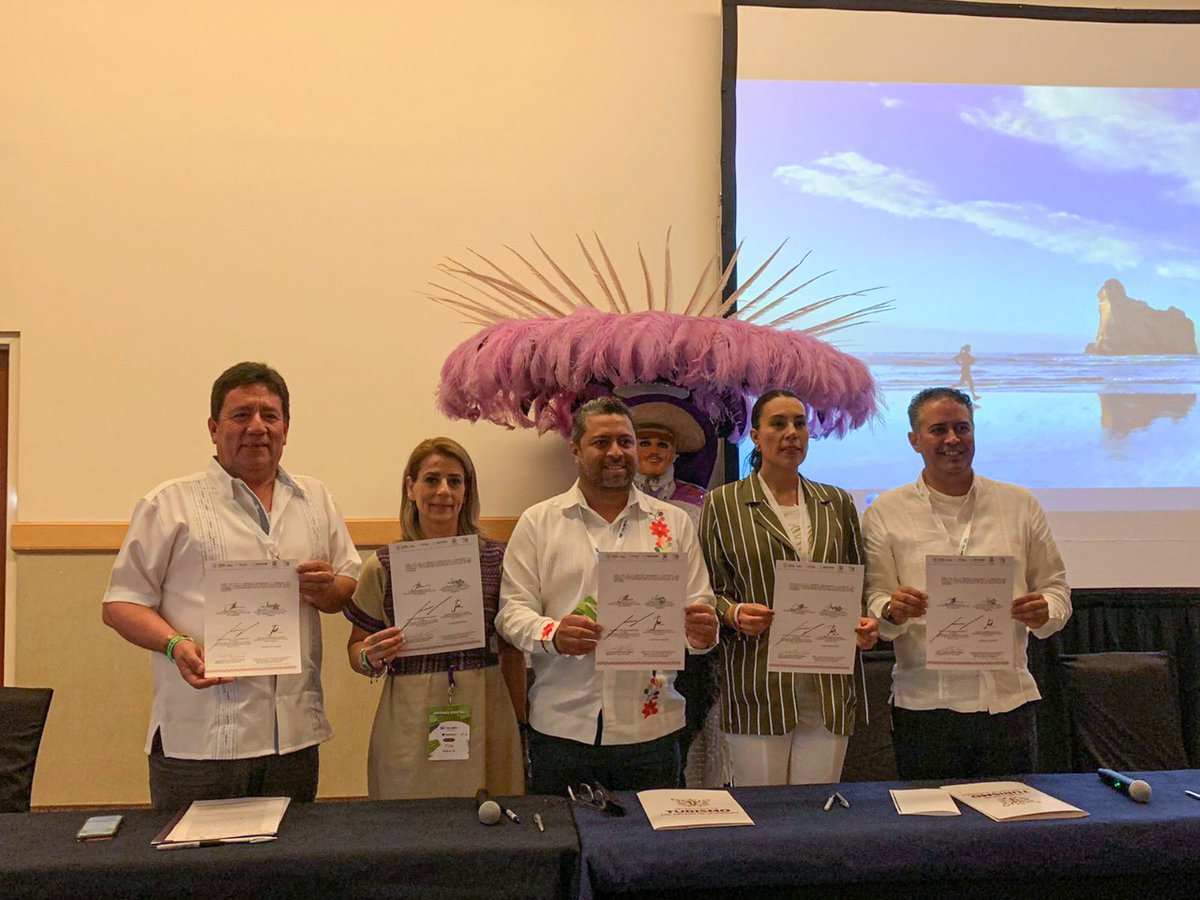 En representación de #Morelos <a href="/Julieta_Goldz/">Julieta Goldzweig Cornejo</a> firma convenio de colaboración "Ruta Golfo Pacífico" junto con #Guerrero #Tlaxcala #Veracruz y <a href="/AntomexAc/">ANTOMEX</a> para ofrecer lo mejor de cada destino y fortalecer rutas turísticas entre ambos puntos como un recorrido integral y estratégico.