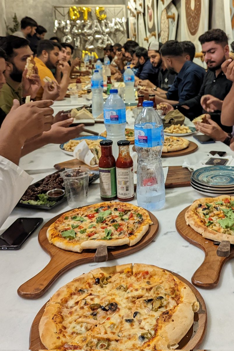 BTCPizzaDayPK's tweet photo. @RarePizzas Karachi, Pakistan. #BTCPizzaDay 🍕🇵🇰🤝🌍🍕 https://t.co/wVFVpnPn00