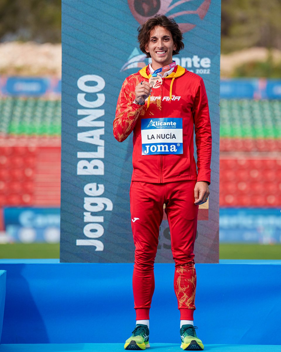 JorgitoPisha's tweet photo. 🤟 Chute extra de motivación y a seguir trabajando duro en @CARSierraNevada para todo lo que está por venir. ⚒
- 83 días para @ECMunich2022 🇪🇺
📸 @sportmedia_es
#FullGass #EspañaAtletismo #ASICSrunning https://t.co/dXyL8jwJBb