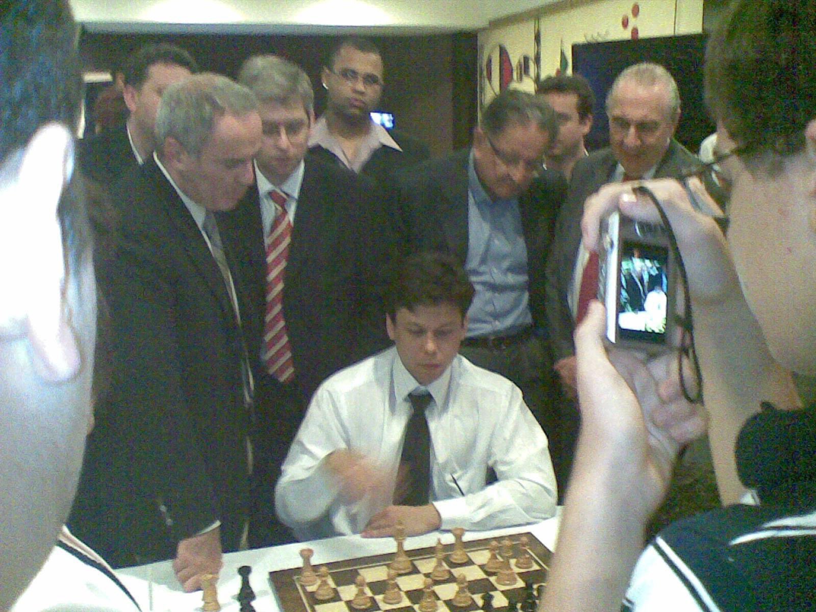 Rafael Leitão on X: O dia que eu fiz um LANCE IMPOSSÍVEL na frente do  Kasparov. Quero ver quem tem currículo para competir com isso!   / X