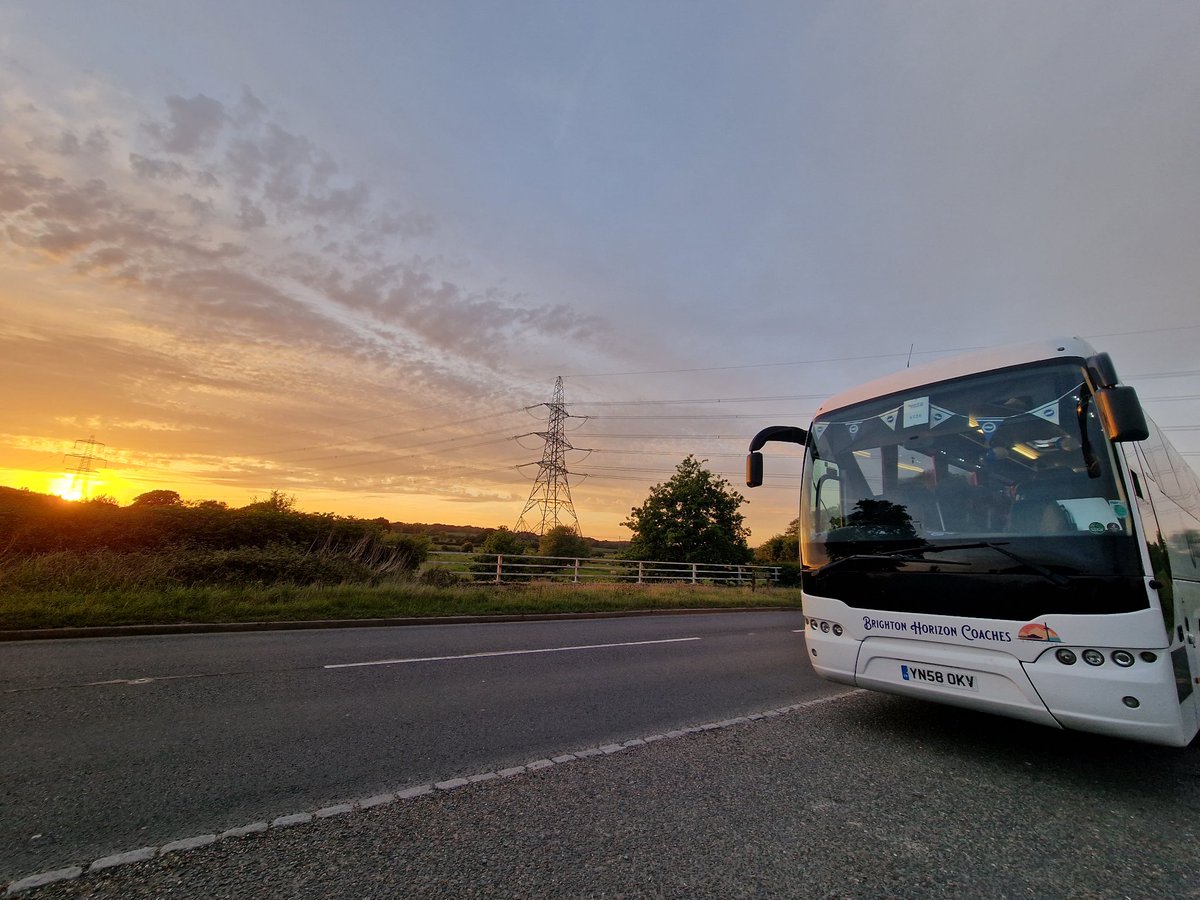 CoachDriverDani's tweet photo. What a beautiful end to a brilliant day yesterday 

@SeagullTravNews @brightoncoaches #BrightonHomeGame #BrightonBeatWestham #FootballCoach #HomeTravel #CoachTravel #Coaching #FemaleCoachDriver #BrightonHorizonCoaches #SussexLife #Countryside #Battle #Sunset https://t.co/se6DVA8APz