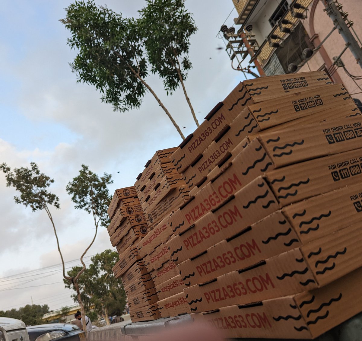BTCPizzaDayPK's tweet photo. @RarePizzas This too in Karachi, Pakistan. 🍕🇵🇰🤝🌍🍕 #BTCPizzaDay https://t.co/cLo2SKFuBi