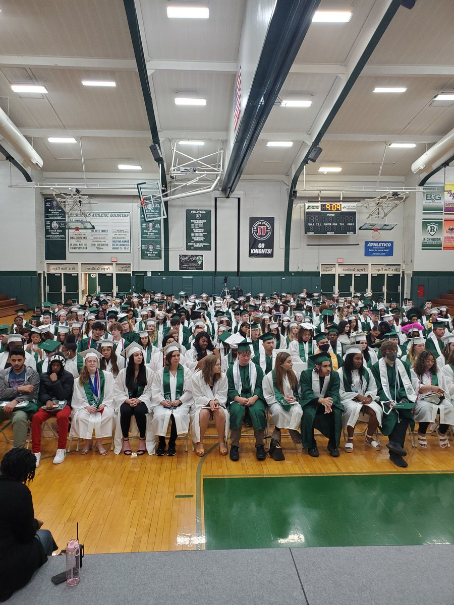 PoehlsD's tweet photo. Congratulations Senior class of Richwoods High School 2022! It has been a great honor to work with you and celebrate your successes. As we move on to new beginnings and opportunities, please know how proud I am to have spent time watching you grow. https://t.co/TYuhPl8L8I