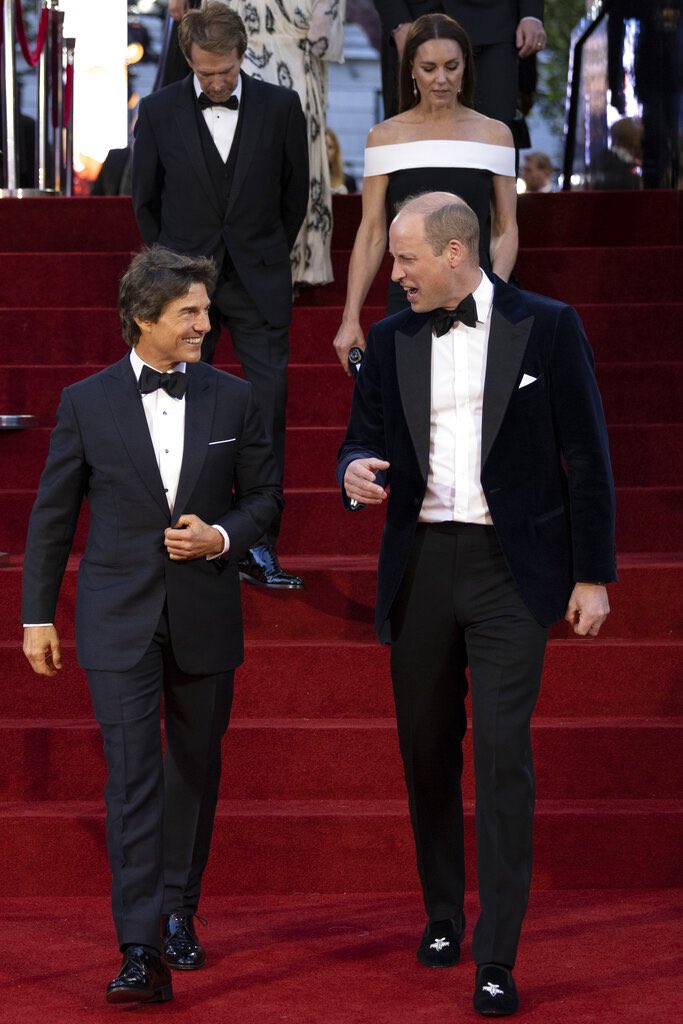 JeremyVineOn5's tweet photo. Is it OK to wear your slippers outside?
Prince William was seen wearing rather posh-looking slippers to the premiere of Top Gun.
But should this sort of footwear be worn indoors only?
#JeremyVine https://t.co/fNC50hLjjY