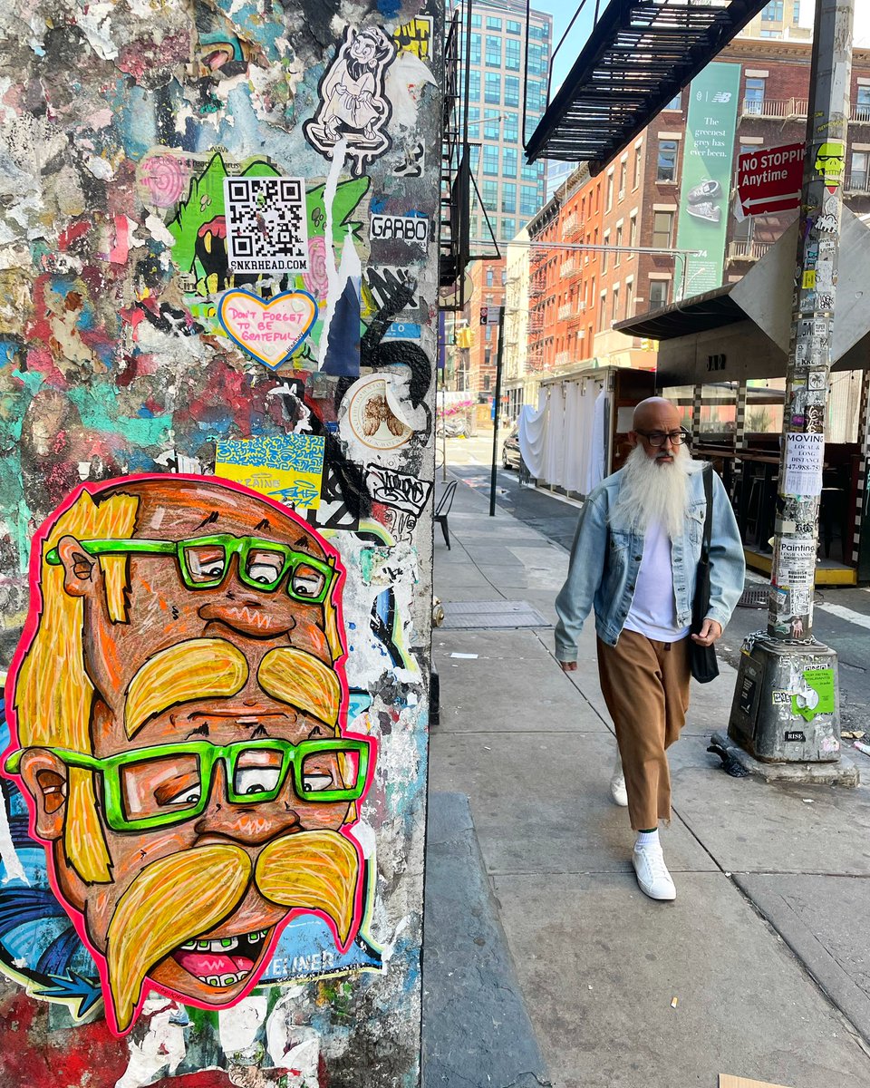 citykittystreet's tweet image. It’s a facial hair showdown!  #wheatpaste #wheatpasteart #pasteup #pasteups #illustration #lowbrowart #handdrawn #handpainted #mustache #nyc #manhattan #streetart #streetartnyc