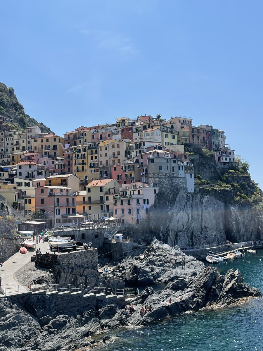 BartlettBacchus's tweet photo. Cinque Terra’s centuries old seaside towns on the #ItalianRiviera made for a beautiful sight to see….day or night. #PaintedHouses #Riomaggiore #Manarola #Vernazza #Monterossa and #PortoVenere https://t.co/ptYu4SurGi