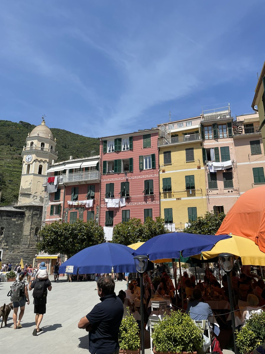 BartlettBacchus's tweet photo. Cinque Terra’s centuries old seaside towns on the #ItalianRiviera made for a beautiful sight to see….day or night. #PaintedHouses #Riomaggiore #Manarola #Vernazza #Monterossa and #PortoVenere https://t.co/ptYu4SurGi