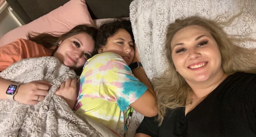AlyxBabes's tweet photo. Typical photo of the trio!!! https://t.co/AYMo2dpQRs