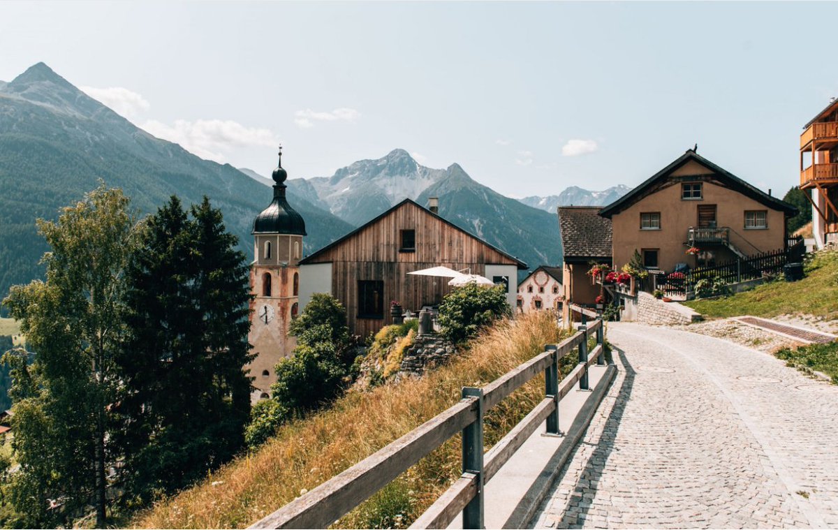 48 Stunden ohne Smartphone – das Bloggerpaar Kathi &amp; Romeo von @sommertageblog haben in <a href="/ScuolSamnaun/">EngadinSamnaunValMüstair</a> das Experiment gewagt:  graubuenden.ch/de/48-stunden-….
Übrigens: Im abgelegenen Hof Zuort in der Val Sinestra kann jeder Gast sein Handy abgeben und offline gehen.