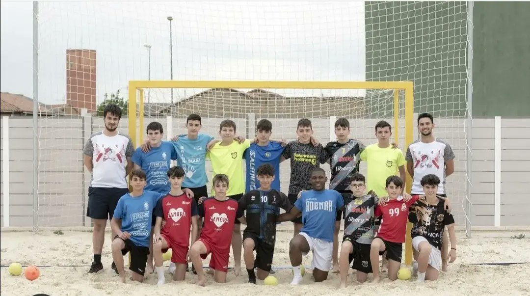 BMArroyo's tweet photo. Por aquí os dejamos unas instantáneas de nuestros chic@s en la concentración que se efectuó ayer domingo en Villacelama.
📷 @black22markus_sport
#bmarroyo #basebmarroyo #deportecyl #fcylbm #estudiossigma #H20 #latablería #papeleríalaflecha #Maradú #HermanosGutiérrezContrucción https://t.co/35e80uqUkI