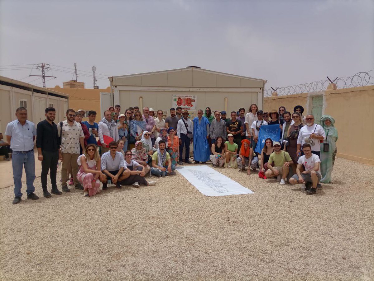 Hoy volvemos de nuestra visita a los campamentos de refugiadas de la República Árabe Saharui Democrática en el marco del X Congreso de la <a href="/ujsario_ws/">Saharawi Youth Union</a>.

Tras 4 días pudiendo compartir lo cotidiano de la lucha por su liberación nacional, extraemos varias conclusiones valiosas 🧵