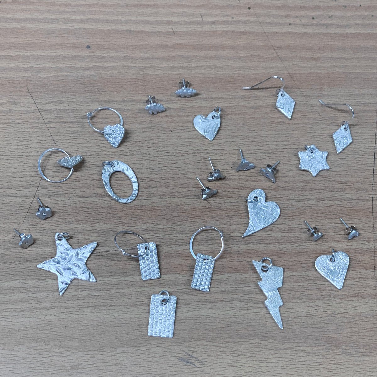 Wow my students are amazing 11-16 year olds and only an hour a week. Can’t wait to see what they make after half term! <a href="/EmbleyArt/">EmbleyArt</a> 

#silverclay #artclaytutor #silverclayworkshop