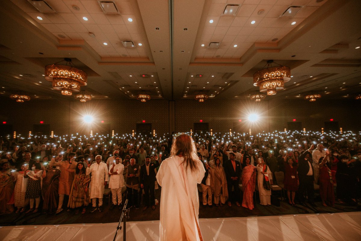 Gurudev's tweet photo. Weird becomes cool when we celebrate differences. #keepaustinweird. Austin joins #istandforpeace - an enchanting evening of uplifting music, wisdom and #meditation in the live music capital of the world. https://t.co/1eq5w9TV5J