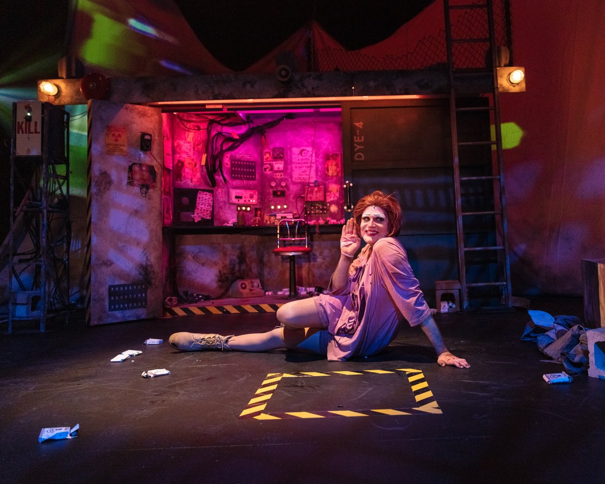 Just one week left to join <a href="/PearleHarbour/">Pearle Harbour</a> in the "grotesquely resonant world" of Distant Early Warning, closing May 29.

Tickets start at $10: buddiesinbadtimes.com/show/distant-e…

Photos by <a href="/_mimnagh/">Jeremy Mimnagh</a>.