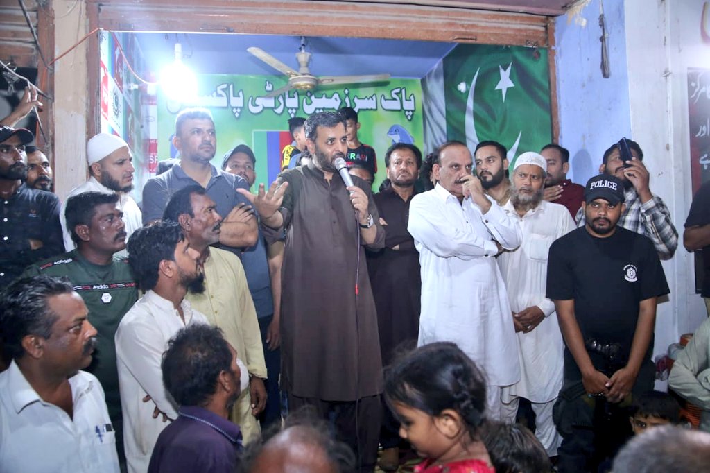MQMPUpdates's tweet photo. پاک سرزمین پارٹی کے چیئرمین سید مصطفیٰ کمال کا حلقہ #NA240 کی انتخابی مہم کے سلسلے میں ڈسٹرکٹ کورنگی یوسی 25 الیکشن آفس کا افتتاح اور  عوامی رابطہ مہم سے خطاب کیا، اس موقع پر امیدوار برائے حلقہ این اے 240 شبیر احمد قائمخانی اور صدر ڈسٹرکٹ کورنگی نجم مرزا و دیگر موجود ہیں۔ https://t.co/xVckz3hXro