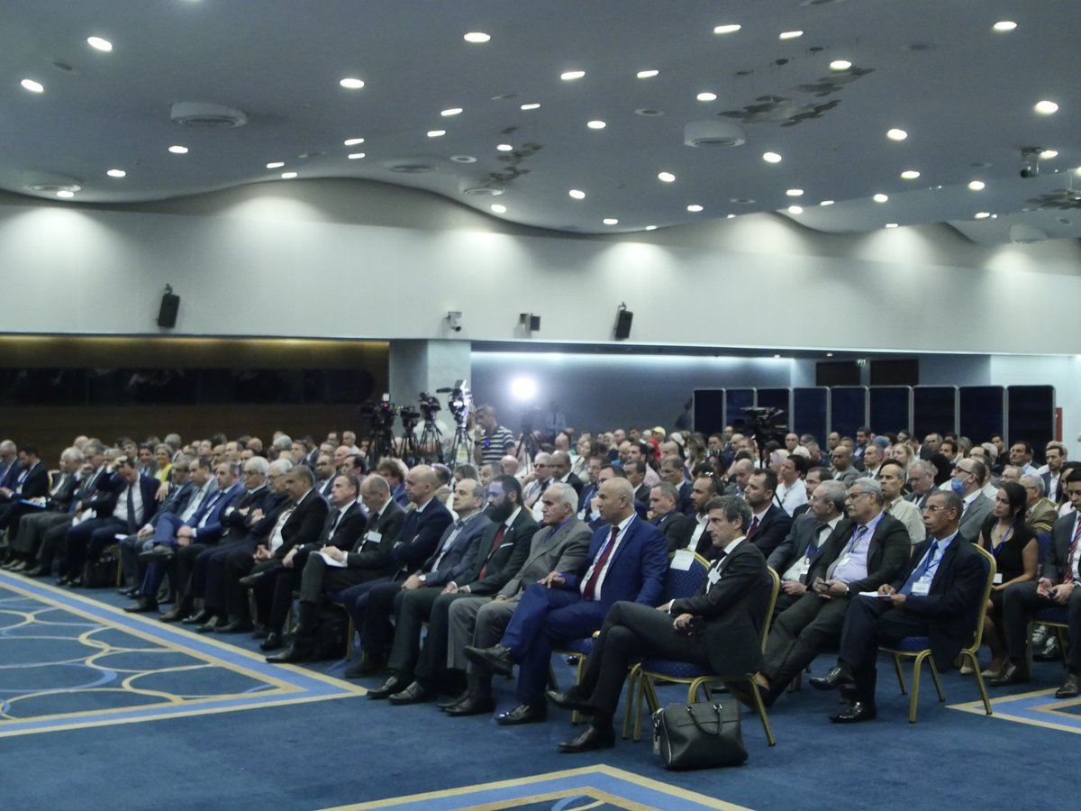 CAPCAlgerie's tweet photo. Forum d’Affaires algéro-français / @CAPCAlgerie @MEDEF
«Un contexte économique #dz marqué par la mise en œuve de #profondes #réformes pour instaurer un #environnement des #affaires #stable, #transparent et #compétitif, ce forum marque un intérêt mutuel et un signal fort":AGLI. https://t.co/8FvDQ95Fzz