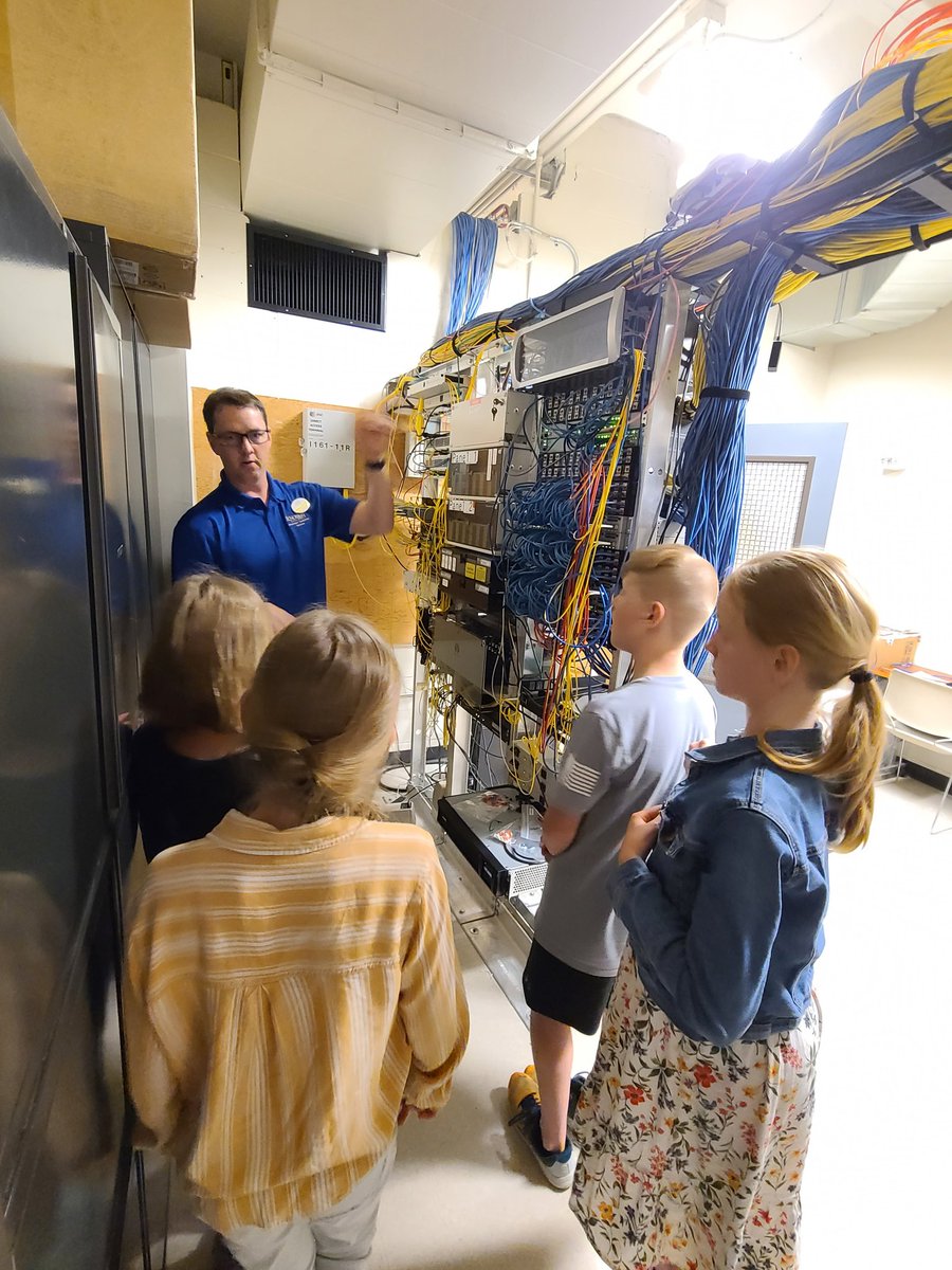 becky_stapel's tweet photo. Such a great experience visiting the @sncits crew this afternoon! Our @ForestGlenElem Timbertail Tech Team students experienced VR, explored data rooms, helped SNC staff with tech issues and saw a greenhouse that's 100% managed by technology! Thanks for reaching out, @KheenanH! https://t.co/hF5kkO9Url