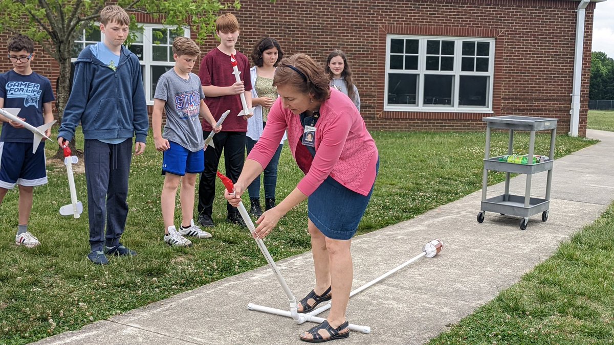 Oak Knoll Middle School tweet media