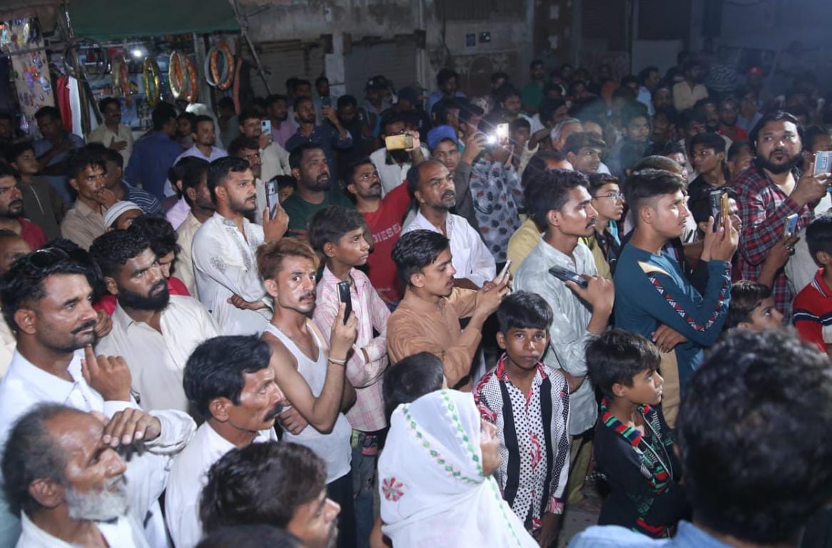 MQMPUpdates's tweet photo. پاک سرزمین پارٹی کے چیئرمین سید مصطفیٰ کمال نے  ڈسٹرکٹ کورنگی یوسی 30 میں حلقہ NA240# کے الیکشن آفس کا افتتاح کیا اور عوام سے خطاب کیا، اس موقع پر امیدوار برائے حلقہ این اے 240 شبیر احمد قائمخان بھی موجود ہیں۔

@KamalPSP 
#PSP #MustafaKamal #Karachi #Pakistan https://t.co/ej98YTcHHV