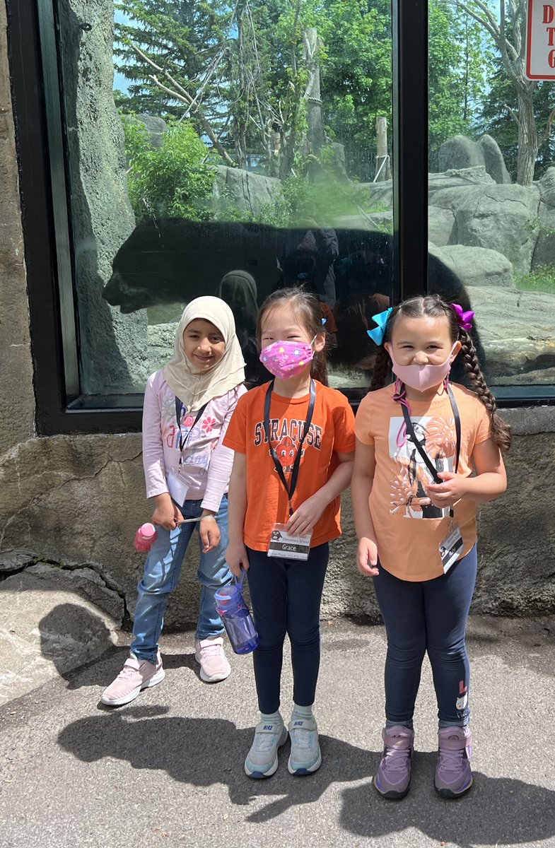 ENLwMsFall's tweet photo. Making core memories today! These first grade students took their first field trip today. For some students, it was their first time at the zoo. We loved it! Thank you mre PTO 😊💛 https://t.co/ZuKom1Xywv