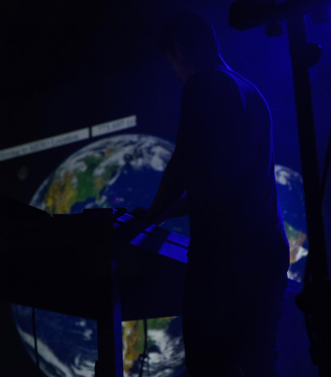 Sonorasmusic's tweet photo. 🌎 Ningún cierre podía superar el show de ‘No signal’ del dúo de #bromo en #SONORASIV
🔭 El último espectáculo nos ofreció un impactante recorrido visual y sonoro, en clave reivindicativa.
🎇 Un fin de fiesta que puso el broche de oro a una edición inigualable.
📸: @ziina.__ https://t.co/ujddoq7LmG