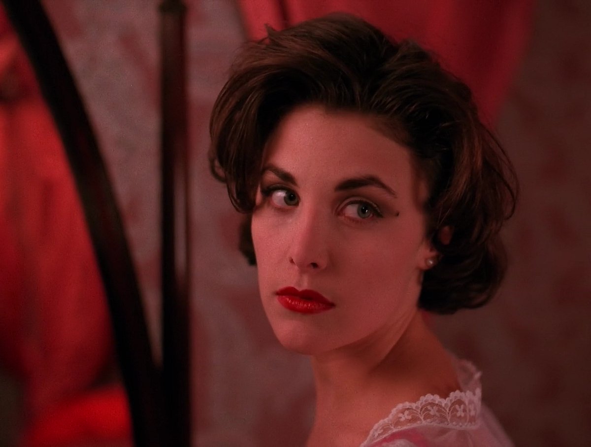 BlackLCult's tweet photo. On May 23, 1990, the final episode of the first season of Twin Peaks, "The Last Evening", was premiered. https://t.co/DTMt5BRKpo